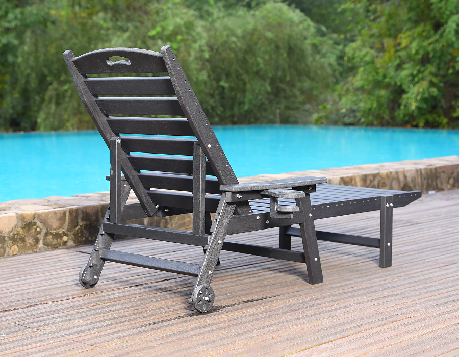 Dive-Ready Blue HDPE Adirondack loungestol ved poolen