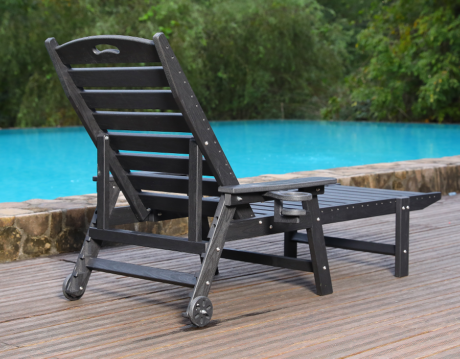 Dive-Ready Blue HDPE Adirondack loungestol ved poolen