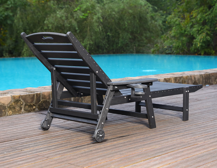 Dive-Ready Blue HDPE Adirondack loungestol ved poolen